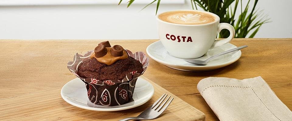 Costa rolo muffin with drink