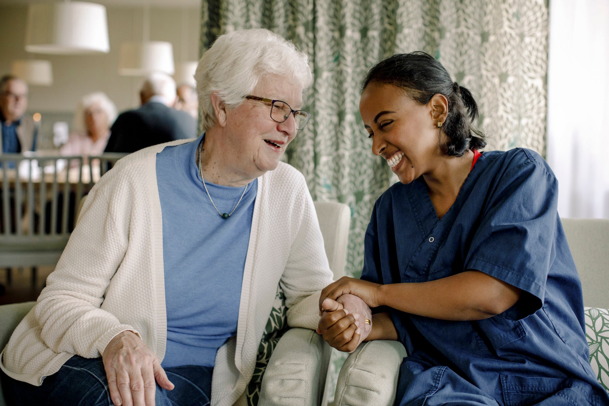 carehome-resident-and-worker-having-a-chat