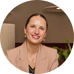 katya simmons headshot