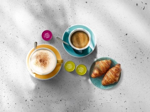 coffee cups with nescafe dolce gusto pods