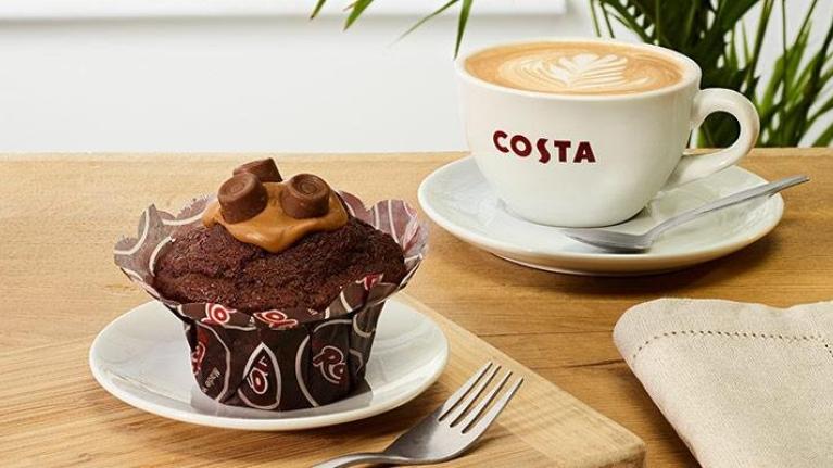 Costa rolo muffin with drink