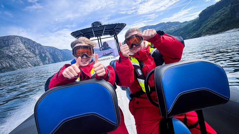 winners of toque dor giving a thumbs up