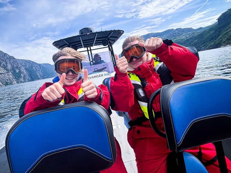 winners of toque dor giving a thumbs up