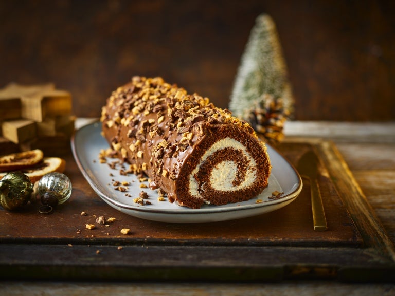 kitkat-chocolate-yule-log