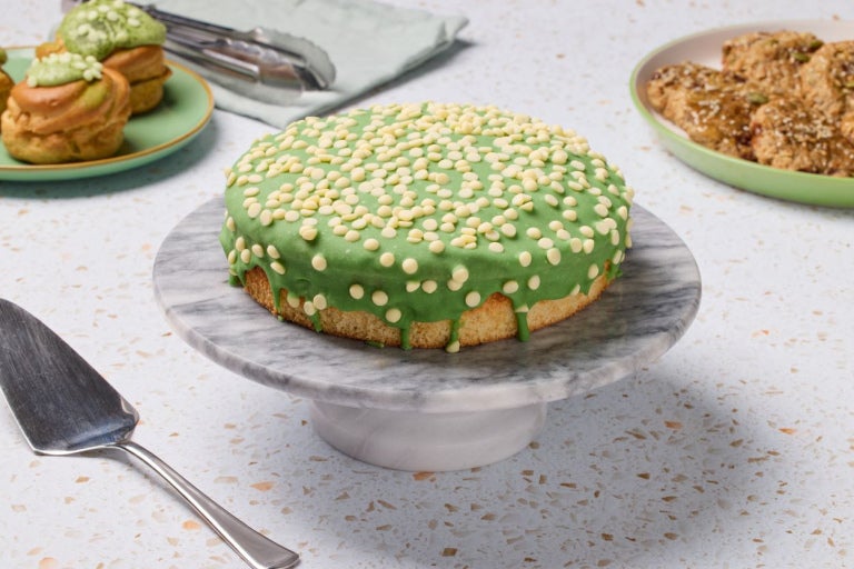 st patricks day tea cake with milky bar glaze