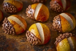 Maritozzi buns filled with AERO® milk chocolate