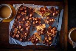 chocolate-tiffin-made-with-rolo