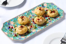 dahi puri chaat bombs dish plated